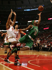The Best Point Guard – Rajon Rondo Or Derrick Rose?